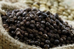 Xuất khẩu hồ tiêu Việt Nam sang Ấn Độ gặp khó do thuế tăng 7,75 USD/kg 