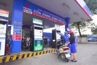 So sánh giá xăng sinh học E5 RON 92 và xăng khoáng RON 95