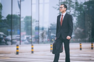 Dấu chân hợp thời của doanh nhân Việt