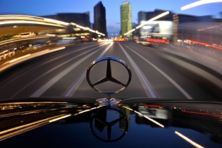 Tiêu thụ 2,3 triệu chiếc, Mercedes-Benz "vô địch" phân khúc xe sang