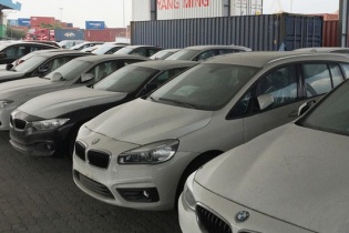 BMW triệu hồi 600 xe đang "treo bánh" tại Việt Nam