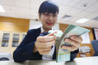 Nhân viên ngân hàng chực chờ "thưởng đậm"