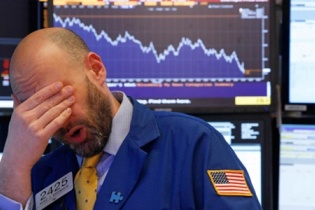 Chứng khoán Mỹ lại mất hơn 1.000 điểm