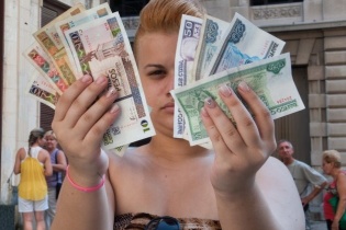 Cuba sẽ loại bỏ hệ thống tiền tệ kép, hợp nhất đồng CUP và đồng CUC