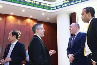 Cổ đông ngoại và những tâm tư mùa đại hội