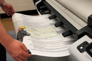 Chủ đầu tư xem xét, quyết định việc kéo dài thời gian đánh giá hồ sơ dự thầu