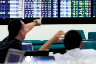 Thị trường chứng khoán: Niềm tin vào cổ phiếu tăng trưởng