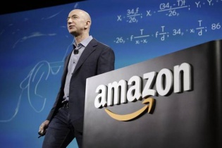 Forbes: Người giàu nhất thế giới sở hữu khối tài sản gần 142 tỷ USD