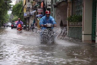 Dự báo thời tiết hôm nay 24/7: Miền Bắc mưa dông trở lại, đề phòng tố, lốc và gió giật mạnh