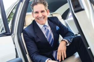 Triệu phú tự thân Grant Cardone: Muốn giàu đừng nên tiết kiệm