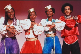 "Lửa mùa hè" - Liveshow đầu tiên của Boney M tại Việt Nam