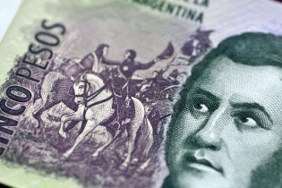 Argentina tăng lãi suất lên 45% do đồng Peso mất giá "không phanh"