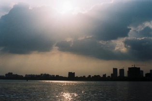 Dự báo thời tiết hôm nay 12/9: Bão số 5 đang mạnh thêm, mưa rào và dông trên diện rộng