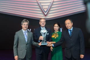 Paris Motor Show 2018: VinFast nhận giải thưởng "ngôi sao mới" của ngành ô tô thế giới