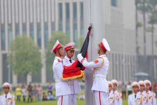 Thủ đô Hà Nội nắng trong ngày đầu lễ tang nguyên Tổng Bí thư Đỗ Mười