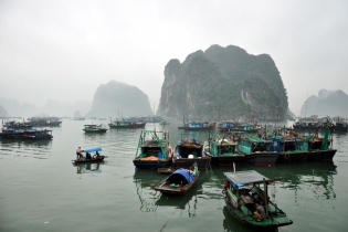 Dự báo thời tiết hôm nay 10/10: Không khí lạnh gây mưa dông lớn, trời bắt đầu chuyển rét