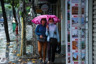 Dự báo thời tiết hôm nay 18/10: Bắc Bộ mưa lạnh, Nam Bộ đề phòng lốc, sét và mưa đá