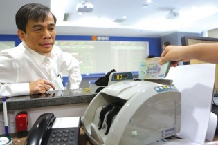 Thị trường chứng khoán: P/E 15 lần, giải ngân hay kiên nhẫn?