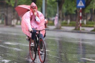 Dự báo thời tiết hôm nay 1/12: Mưa rào và dông rải khắp ba miền