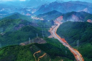 Thị trường chứng khoán: Khát vọng huy động vốn cho phát triển xanh