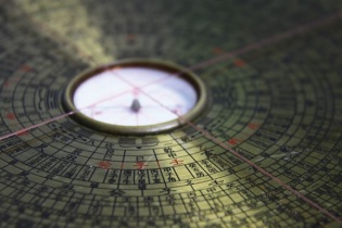 Luận bàn về lá số Tứ trụ và lá số Tử vi