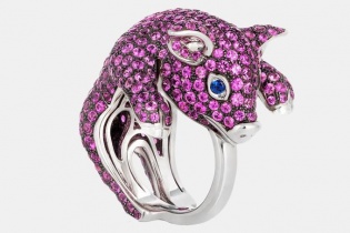 Những món đồ xa xỉ được chế tác cho năm Kỷ Hợi 2019