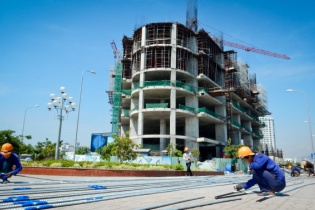 Đơn vị tư vấn lập dự toán cùng lúc cho 3 nhà thầu được hay không?