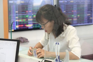 Doanh nghiệp dồn dập lập kế hoạch gọi vốn mùa đại hội