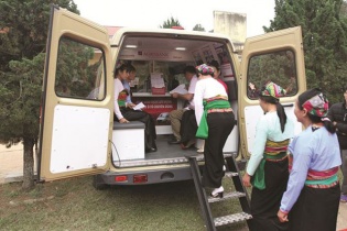 Hỗ trợ phụ nữ phát triển kinh tế thông qua phát triển dịch vụ tài chính vi mô