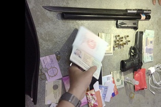 "Cú đấm thép" 363 bắt thanh niên mang "hàng nóng" giữa Sài Gòn 