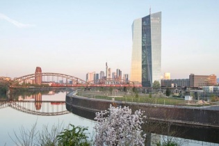 ECB giữ nguyên lãi suất chủ chốt ở mức thấp kỷ lục