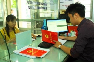 Năm 2018, tỷ lệ người dân phải "lót tay" khi xin cấp sổ đỏ là 15%