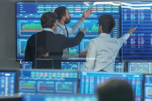 Thị trường chứng khoán: Quỹ ngoại mạnh tay "đảo hàng"