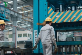 Giá hàng hóa dịch vụ tăng đồng nhịp theo giá điện, xăng dầu