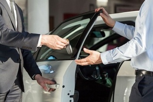 Thuê xe tự lái dịp nghỉ lễ 30/4 - 1/5: Giá tăng gấp đôi, khó được ưng ý