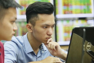 Công ty chứng khoán biến động không ngừng