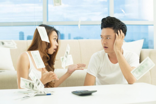 10 dấu hiệu cho thấy bạn đang "vứt tiền qua cửa sổ"