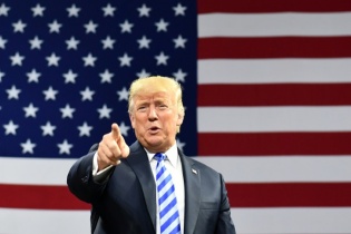 Tổng thống Mỹ Donald Trump: Nhiều công ty Trung Quốc chuyển nhà máy đến Việt Nam và các nước châu Á