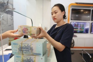 Thị trường chứng khoán: Cổ chứng khoán hút dòng tiền