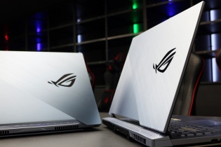 Computex 2019: ROG Strix và Zephyrus thêm "màu lạ" Glacier Blue