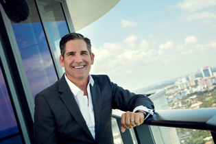 Triệu phú tự thân Grant Cardone chia sẻ 4 hành vi phí tiền ở những năm tuổi 20