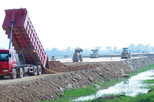 Nhà thầu khác nhau được thuê thiết bị cùng một chủ sở hữu?