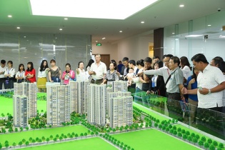 Sàn giao dịch bất động sản Vinhomes Grand Park đón hơn 2.000 lượt khách mỗi ngày