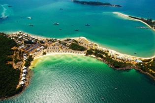 Tiền nhiều chỉ để... mua đất?