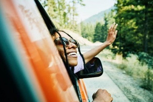 Làm gì để vừa đi du lịch vừa kiếm được nhiều tiền?