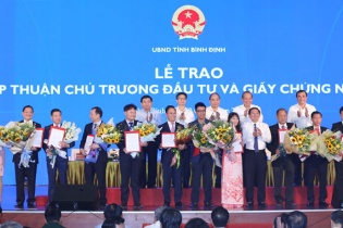 Bình Định trao Giấy chứng nhận đăng ký đầu tư cho 15 dự án