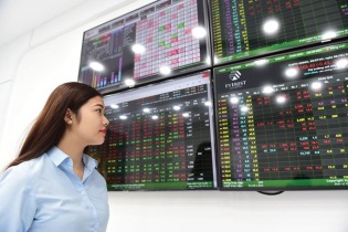 Thị trường chứng khoán: VN-Index nhiều phiên "xanh vỏ, đỏ lòng", nhà đầu tư ngại “bẫy tăng giá”