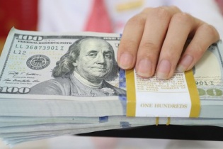 Nước cờ cuối nhằm kéo giảm "đô-la hóa"