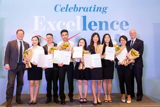 ICAEW tổ chức Lễ tốt nghiệp và trao chứng chỉ quốc tế cho 31 học viên Việt Nam