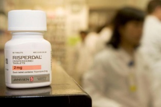 Johnson & Johnson phải bồi thường 8 tỷ USD cho một bệnh nhân nam có "vòng hai" bất thường